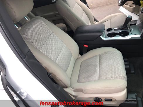 Used 2015 Ford Explorer XLT image 25