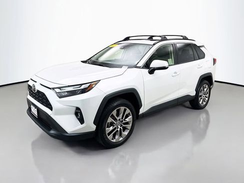 Used 2023 Toyota RAV4 XLE Premium image 3