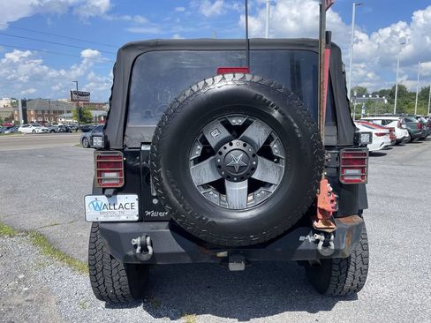 Used 2014 Jeep Wrangler Rubicon AWD/4WD image 5