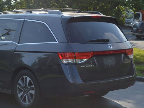 Used 2016 Honda Odyssey Touring Elite image 3