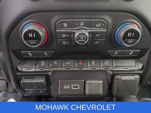 Used 2021 Chevrolet Silverado 1500 LT Trail Boss w/ Convenience Package II AWD/4WD image 19
