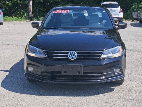 Used 2016 Volkswagen Jetta Sport FWD image 2
