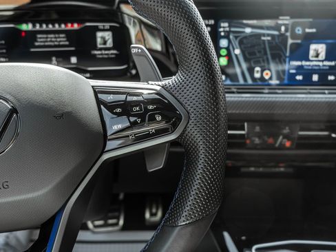 Used 2024 Volkswagen Golf R image 22