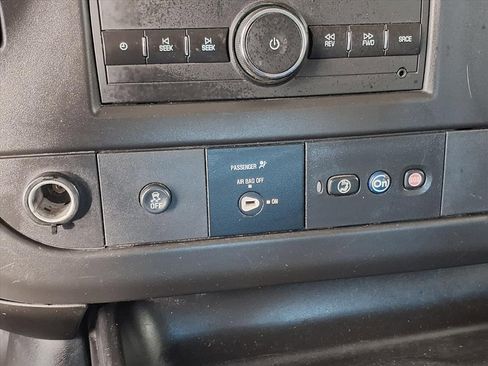 Used 2018 Chevrolet Express 2500 Extended w/ Driver Convenience Package image 10