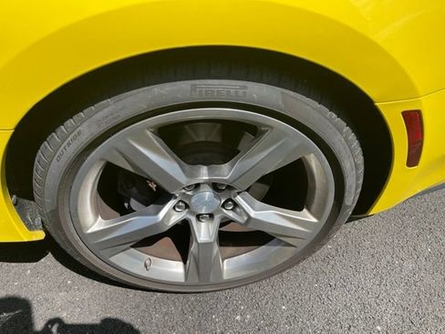 Used 2018 Chevrolet Camaro SS RWD image 6