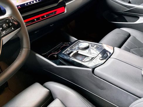 Used 2024 BMW i5 eDrive40i w/ Premium Package image 16