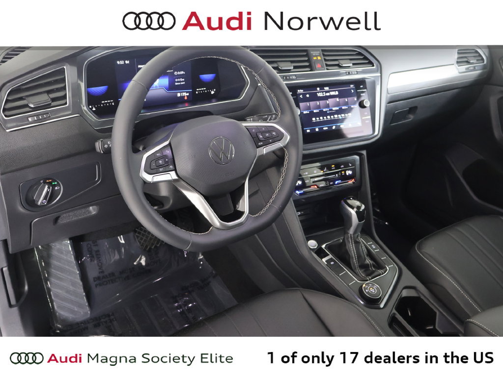 Used 2023 Volkswagen Tiguan SE AWD/4WD image 2