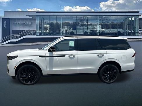 New 2026 Lincoln Navigator Reserve w/ Jet Appearance Package AWD/4WD image 4