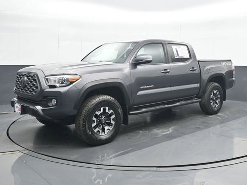 Used 2021 Toyota Tacoma TRD Off-Road image 2