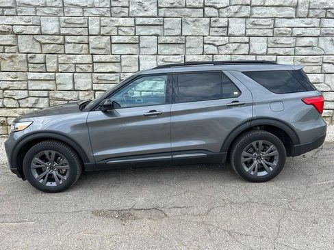 Used 2023 Ford Explorer XLT w/ Equipment Group 202A AWD/4WD image 3