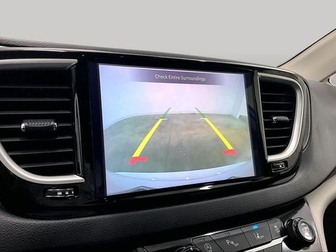 Used 2024 Chrysler Pacifica Touring-L FWD image 24