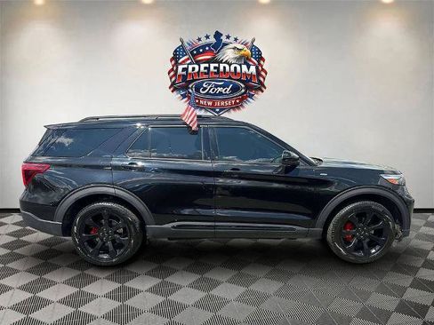 Certified 2023 Ford Explorer ST-Line AWD/4WD image 4