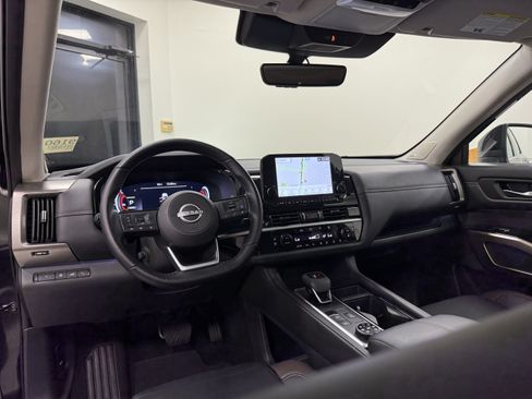 Used 2025 Nissan Pathfinder Platinum w/ Cargo Package AWD/4WD image 18