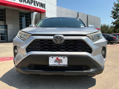 Used 2019 Toyota RAV4 XLE FWD image 3