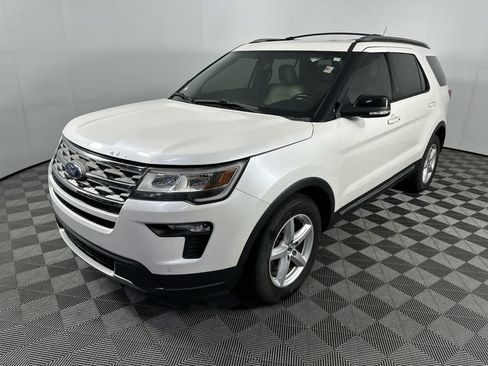 Used 2018 Ford Explorer XLT w/ Equipment Group 202A FWD image 12