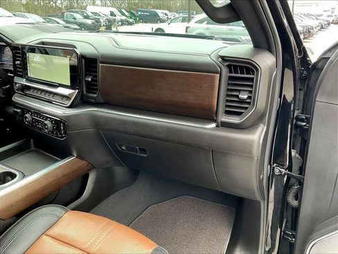 Used 2024 Chevrolet Silverado 2500 High Country w/ High Country Premium Package AWD/4WD image 12