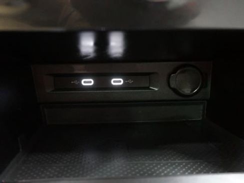 Certified 2021 Volkswagen Tiguan SE w/ Panoramic Sunroof Package image 21