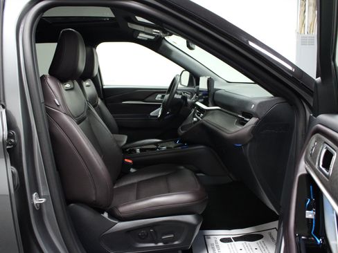 Used 2026 Ford Explorer Platinum AWD/4WD image 17
