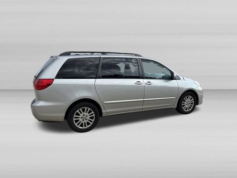 Used 2008 Toyota Sienna XLE FWD image 4