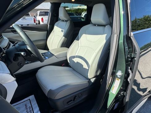 Certified 2026 INFINITI QX60 Luxe w/ Cargo Package FWD image 9