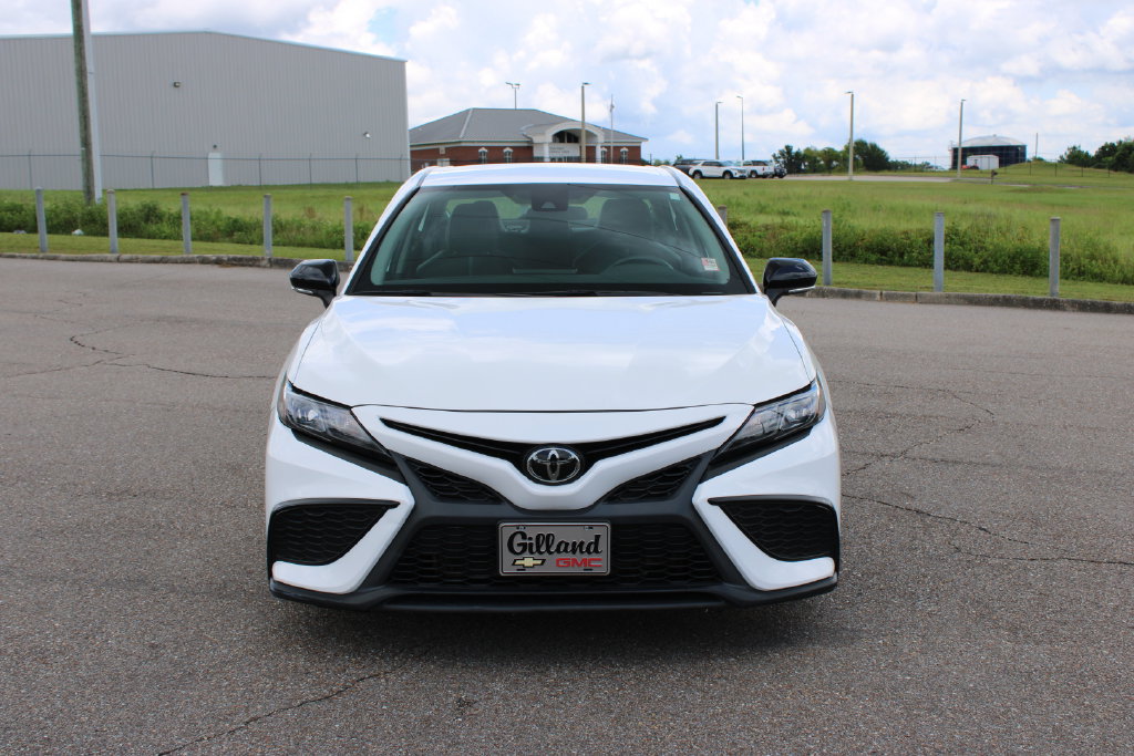 Used 2023 Toyota Camry SE AWD/4WD image 3