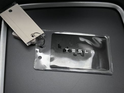 Used 2023 Tesla Model Y Long Range AWD/4WD image 34