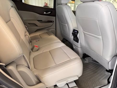 Used 2021 GMC Acadia SLT w/ Premium Package FWD image 13