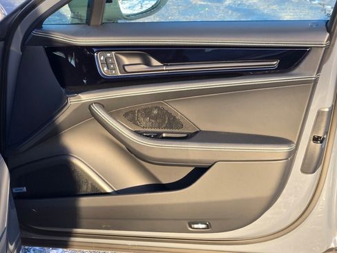 Used 2025 Porsche Panamera 4 image 36