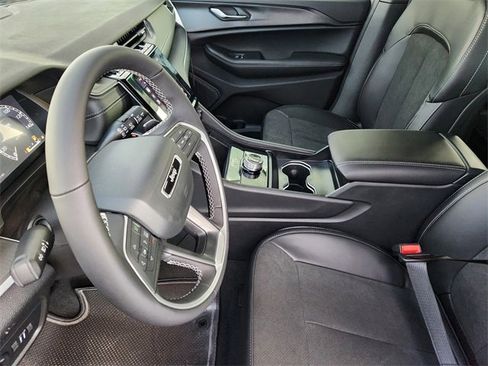 New 2025 Jeep Grand Cherokee L Altitude image 9