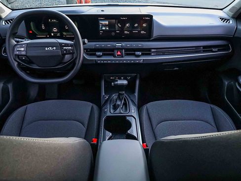 Certified 2025 Kia K4 FWD image 19