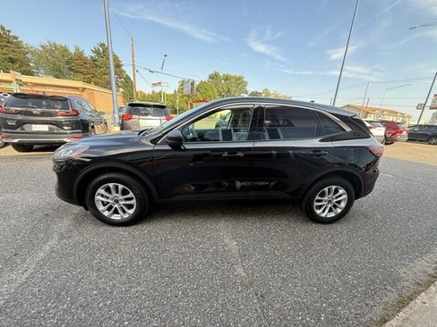 Used 2022 Ford Escape SE image 4