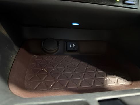Used 2019 Toyota RAV4 Limited AWD/4WD image 25