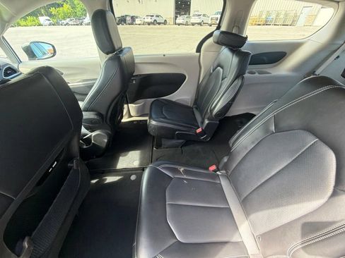 Used 2024 Chrysler Pacifica Touring-L FWD image 59