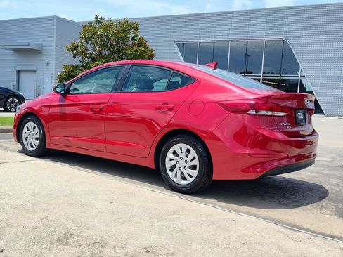 Used 2018 Hyundai Elantra SE w/ SE Connectivity Package 04 FWD image 6