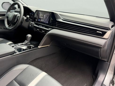 Used 2025 Toyota Camry SE FWD image 18