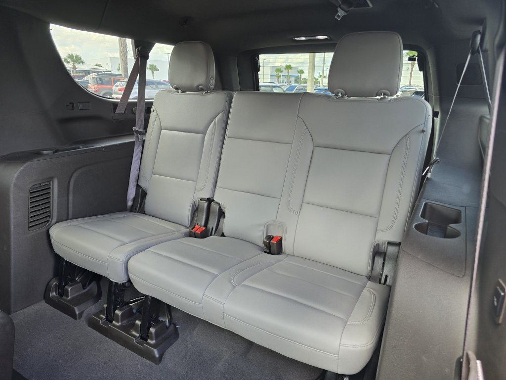 Used 2023 Chevrolet Suburban Z71 w/ Z71 Off-Road Package AWD/4WD image 17