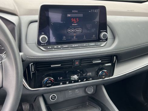 Used 2023 Nissan Rogue SV FWD image 7