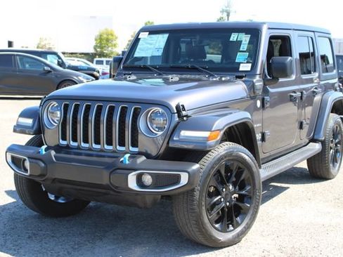 Used 2023 Jeep Wrangler Unlimited Sahara w/ Cold Weather Group AWD/4WD image 10