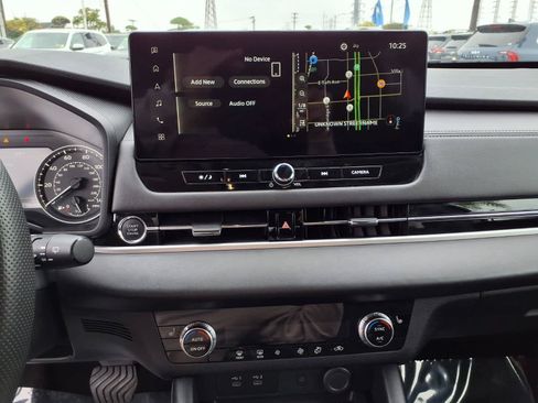 Used 2025 Mitsubishi Outlander SE FWD image 24