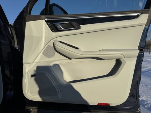 Used 2018 Porsche Macan S image 24