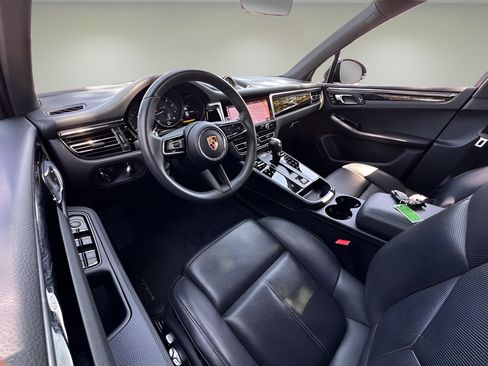 Used 2025 Porsche Macan Turbo AWD/4WD image 22
