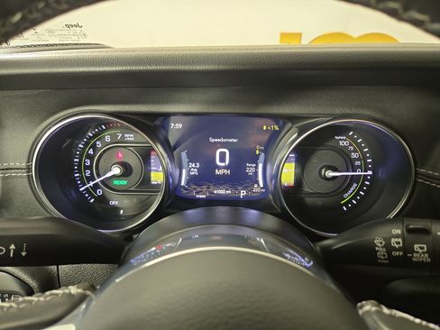 Used 2022 Jeep Wrangler Unlimited Sahara w/ Cold Weather Group AWD/4WD image 18