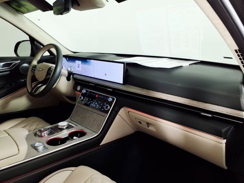 Certified 2025 Genesis GV80 3.5T Prestige AWD/4WD image 9