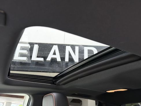 Certified 2025 GMC Canyon AT4 w/ Nightfall Edition AWD/4WD image 27