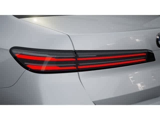 New 2027 BMW 740i RWD image 8
