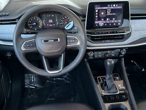 Used 2022 Jeep Compass Latitude image 16