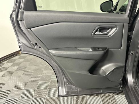 Used 2025 Nissan Rogue SV FWD image 24