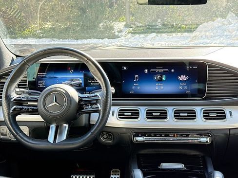 Used 2025 Mercedes-Benz GLS 580 4MATIC image 16