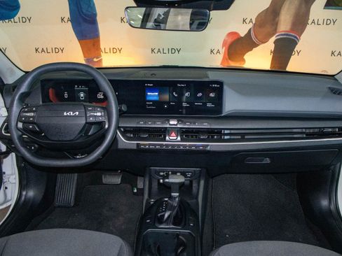 Used 2025 Kia K4 FWD image 3
