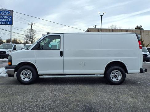 Used 2024 GMC Savana 2500 w/ Driver Convenience Package image 6